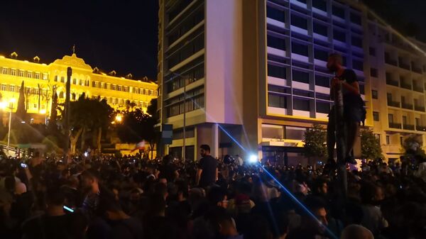 بالصور... الضريبة على واتساب تشعل الاحتجاجات في لبنان - سبوتنيك عربي