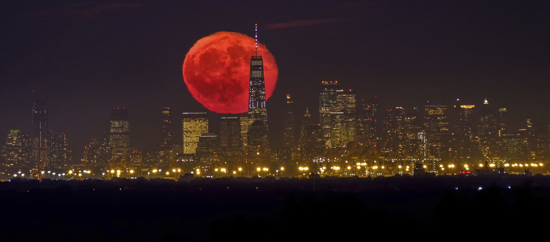 طلوع القمر فوق ناطحات السحاب في نيويورك، الولايات المتحدة 15 أكتوبر 2019 - سبوتنيك عربي, 1920, 06.06.2021