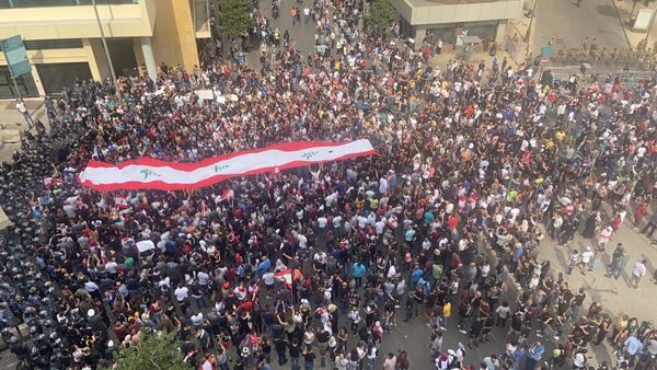 احتحاجات وسط بيروت، لبنان 18 أكتوبر 2019 - سبوتنيك عربي