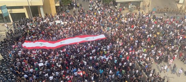 احتحاجات وسط بيروت، لبنان 18 أكتوبر 2019 - سبوتنيك عربي