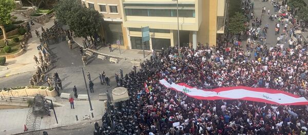 احتحاجات وسط بيروت، لبنان 18 أكتوبر 2019 احتحاجات وسط بيروت، لبنان 18 أكتوبر 2019 - سبوتنيك عربي