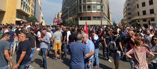 احتحاجات وسط بيروت، لبنان 18 أكتوبر 2019 - سبوتنيك عربي