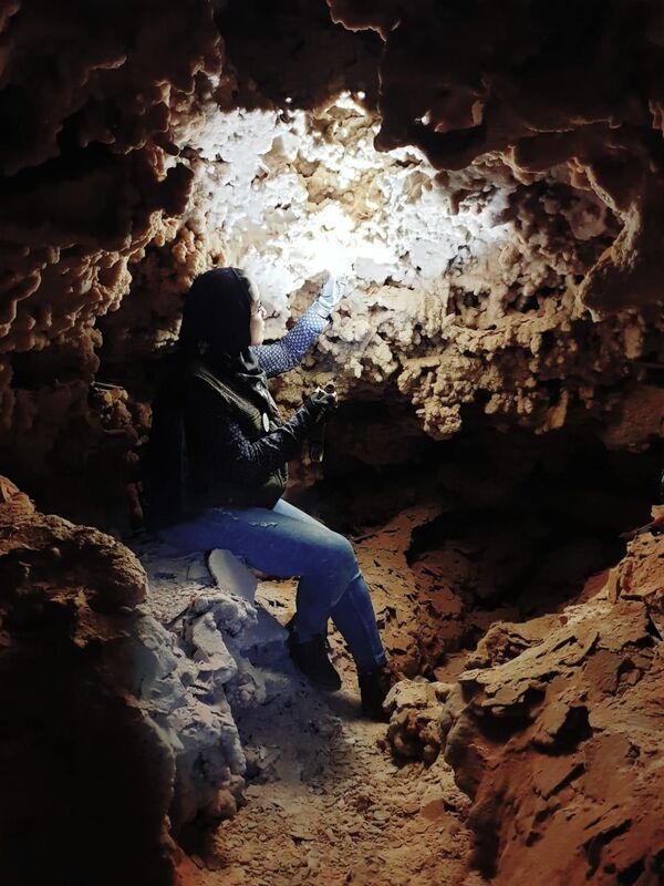 بالصور... حكاية أول مرشدة سياحية سعودية تعمل داخل الكهوف - سبوتنيك عربي