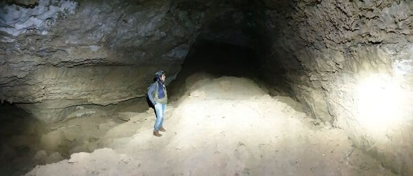 بالصور... حكاية أول مرشدة سياحية سعودية تعمل داخل الكهوف - سبوتنيك عربي