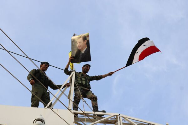 سبوتنيك ترصد رفع علم سوريا وقسد على معبر عين العرب الحدودي - سبوتنيك عربي