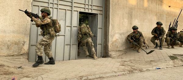 جنود أتراك في بلدة تل أبيض الحدودية في سوريا  - سبوتنيك عربي