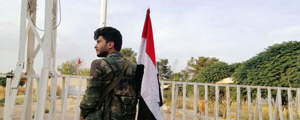 سبوتنيك تواكب رفع علم سوريا وقسد على معبر عين العرب الحدودي - سبوتنيك عربي