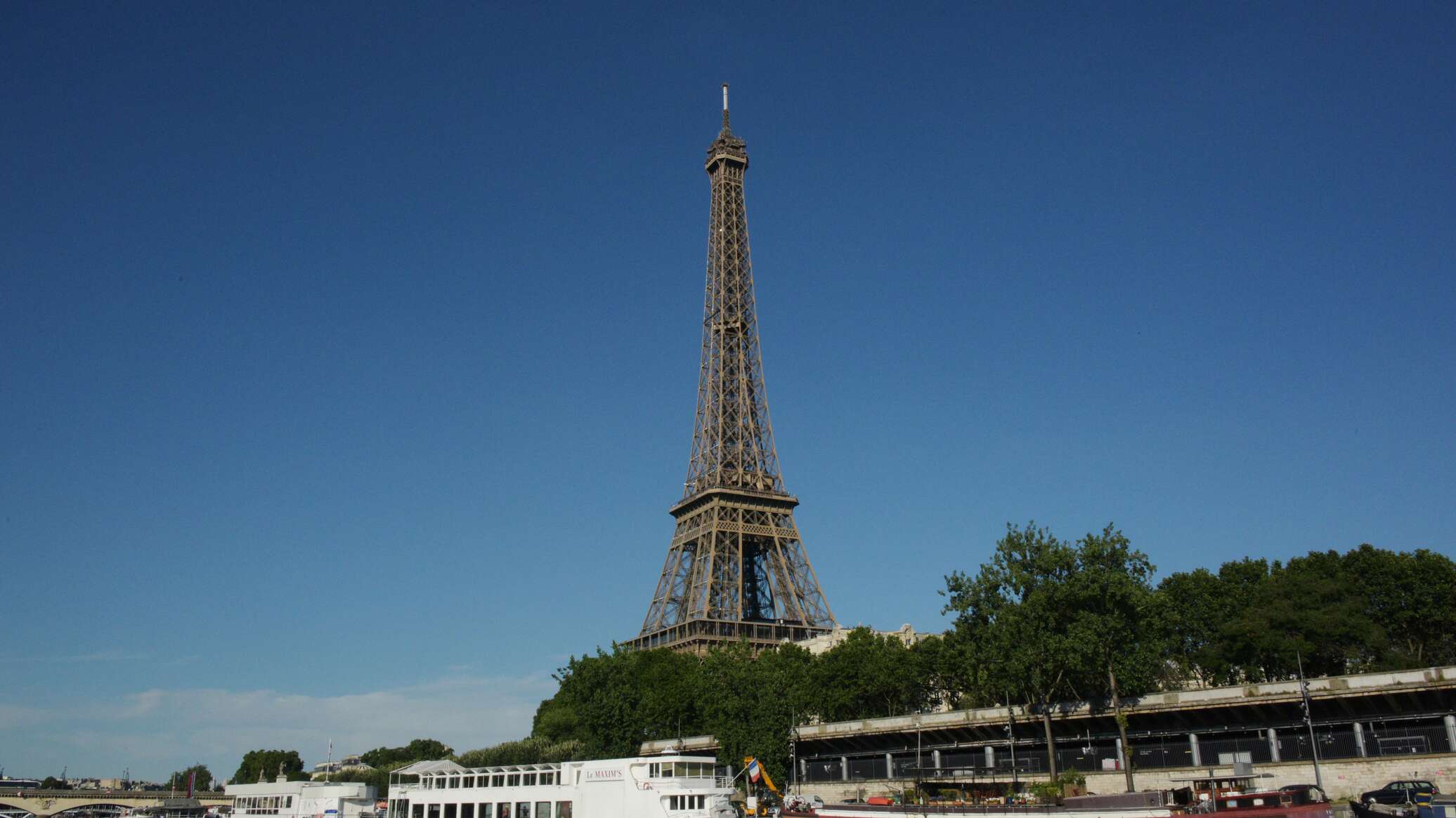 مصرع سفير جنوب أفريقيا في باريس بعد سقوطه من الطابق 22