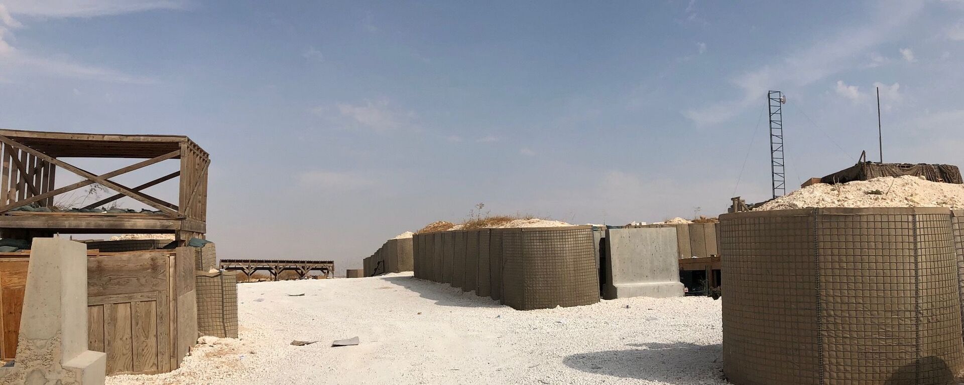 القاعدة العسكرية بعد انسحاب القوات الأمريكية منها في ضواحي منبج، سوريا - سبوتنيك عربي, 1920, 13.02.2026