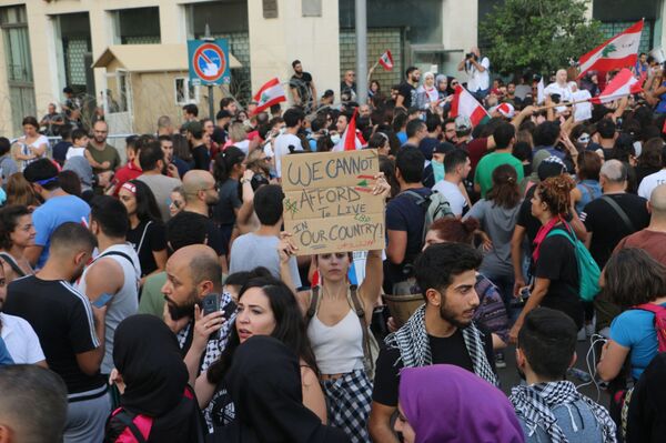 استمرار الاحتجاجات في لبنان... والحكومة تباشر تنفيذ الإصلاحات - سبوتنيك عربي