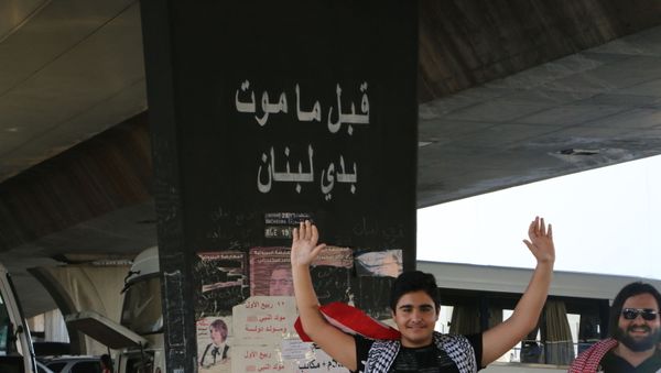 استمرار الاحتجاجات في لبنان، 22 أكتوبر 2019 استمرار الاحتجاجات في لبنان، 22 أكتوبر 2019 - سبوتنيك عربي