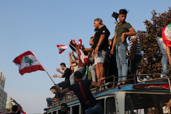 استمرار الاحتجاجات في لبنان... والحكومة تباشر تنفيذ الإصلاحات - سبوتنيك عربي