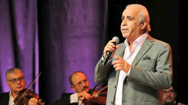 المطرب سمير جركس يشعل المدرجات فرحا في مدينة حلب السورية المطرب سمير جركس يشعل المدرجات فرحا في مدينة حلب السورية - سبوتنيك عربي