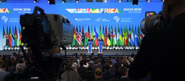 الرئيس الروسي فلاديمير بوتين والمصري عبد الفتاح السيسي في مؤتمر صحفي مشترك - سبوتنيك عربي