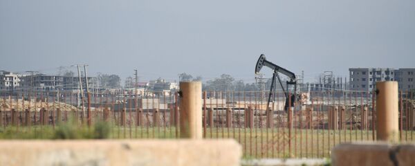 منشأة نفط قرب مدينة ديرالزور في سوريا - سبوتنيك عربي