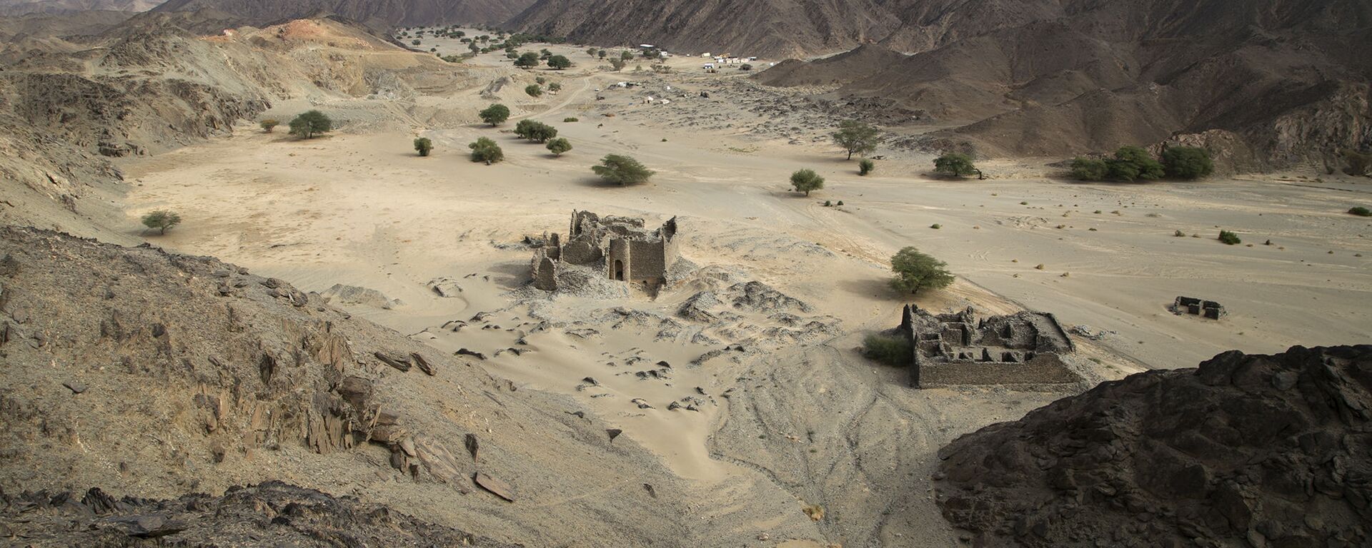 القلعة الأولى والثانية في موقع دراهيب الأثري في وادي العلاقي - سبوتنيك عربي, 1920, 27.10.2019