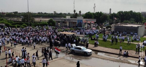 لأول مرة منذ 67 سنة.. أصحاب القمصان البيض ينتفضون في العراق (صور) لأول مرة منذ 67 سنة.. أصحاب القمصان البيض ينتفضون في العراق (صور) - سبوتنيك عربي