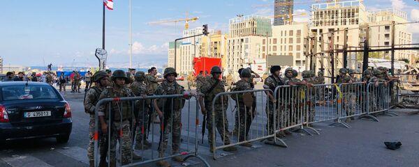 احتجاجات بيروت بعد إعلان استقالة سعد الحريري من منصب رئيس الحكومة اللبنانية، 29 أكتوبر 2019 - سبوتنيك عربي