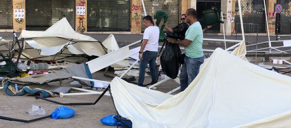 احتجاجات بيروت بعد إعلان استقالة سعد الحريري من منصب رئيس الحكومة اللبنانية، 29 أكتوبر 2019 - سبوتنيك عربي