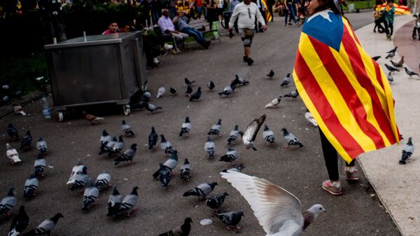 امرأة في احتجاجات برشلونة المؤيدة لاستقلال إقليم كتالونيا واحتجاجا على حكم بسجن 9 من قادة الانفصال، إسبانيا 18 أكتوبر 2019 - سبوتنيك عربي