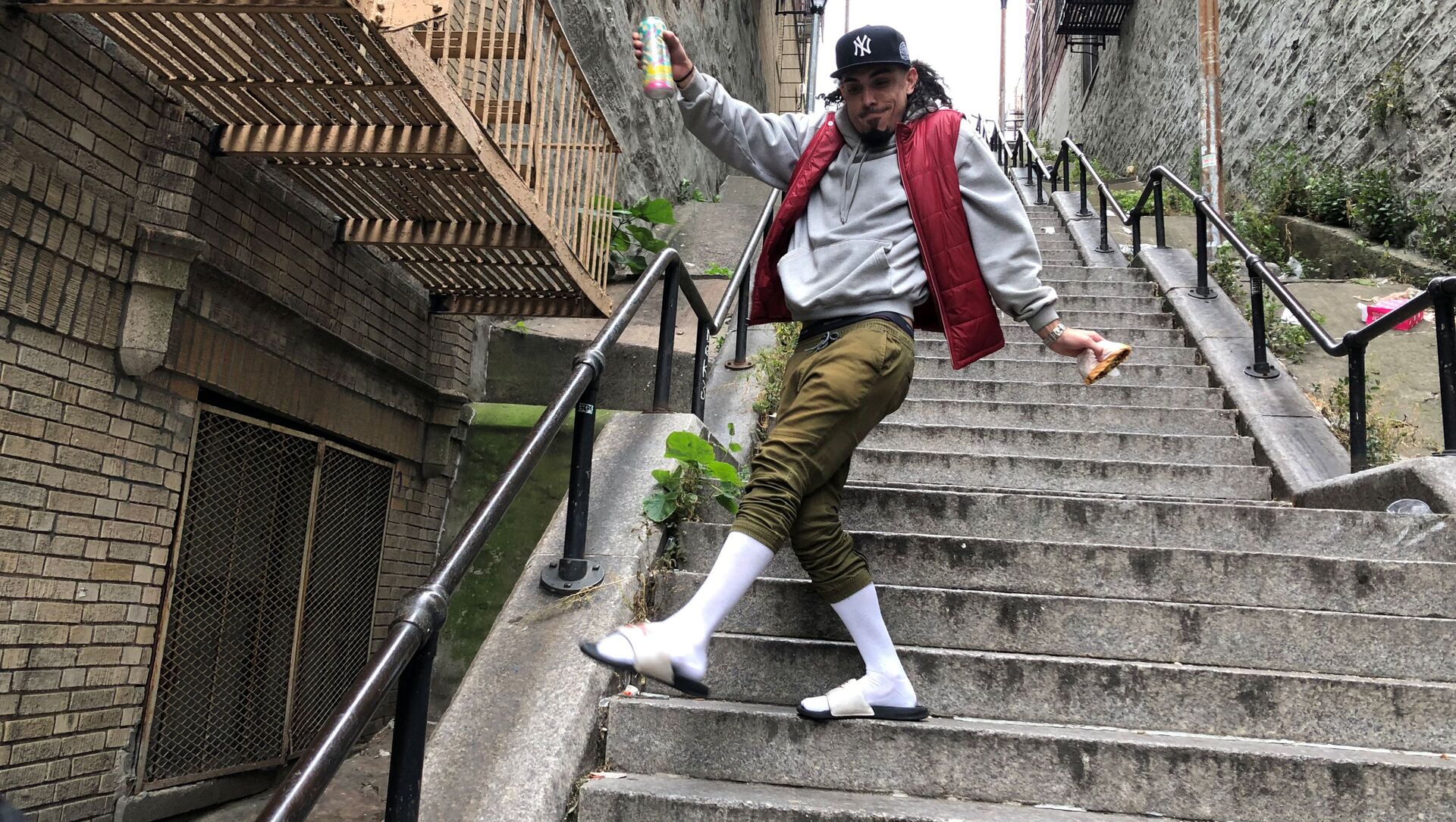 شاب يؤدي رقصة الجوكر على الدرج الشهير في برونكس، نيويورك 28 أكتوبر 2019 شاب يؤدي رقصة الجوكر على الدرج الشهير في برونكس، نيويورك 28 أكتوبر 2019 - سبوتنيك عربي, 1920, 11.07.2021
