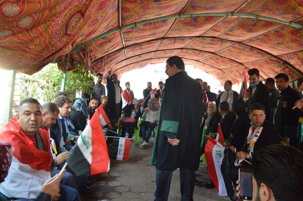 اعتصام أنيق... محامو العراق يتكفلون قضايا المتظاهرين مجانا..صور وفيديو  - سبوتنيك عربي
