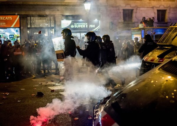 احتجاجات برشلونة المؤيدة لاستقلال إقليم كتالونيا واحتجاجا على حكم بسجن 9 من قادة الانفصال، إسبانيا 26 أكتوبر 2019 - سبوتنيك عربي
