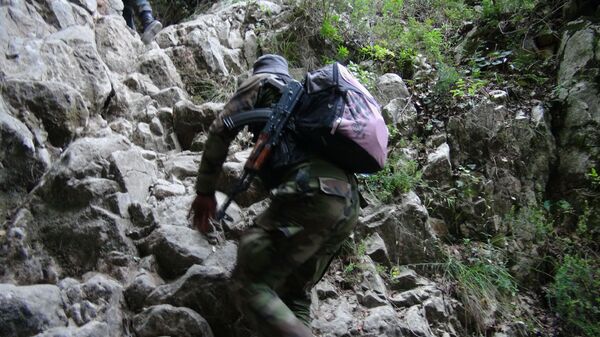 بالفيديو.. تورا بورا جديدة بريف اللاذقية وجبهة معلقة بين السماء والأرض - سبوتنيك عربي