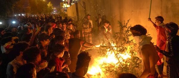 مظاهرات أمام القنصلية ألإيرانية في مدينة كربلاء في العراق - سبوتنيك عربي