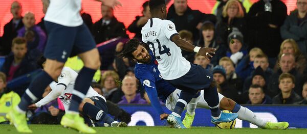 الكوري سون يتسبب بإصابة قاسية لأندريه غوميز لاعب ايفرتون - سبوتنيك عربي