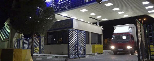 صورة صدرت يوم الأربعاء 6 نوفمبر  2019 من قبل منظمة الطاقة الذرية الإيرانية لشاحنة تحتوي على أسطوانة من غاز سداسي فلوريد اليورانيوم تغادر منشأة تخصيب اليورانيوم فوردو النووية - سبوتنيك عربي