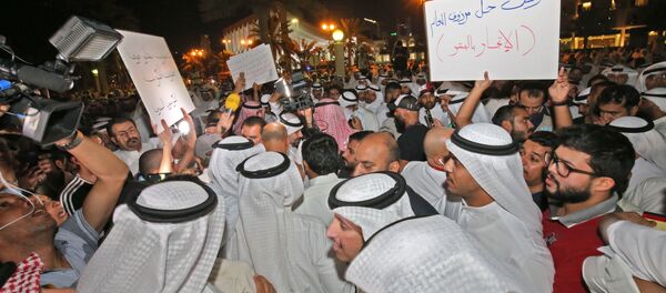 متظاهرون في ساحة الإرادة في الكويت ضد انتشار الفساد  - سبوتنيك عربي