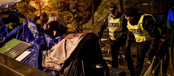 الشرطة الفرنسية تخلي مخيم لاجئين في باريس - سبوتنيك عربي