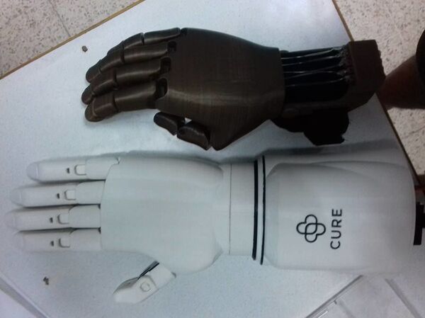 شاب تونسي يبتكر أطرافا صناعية ذكية لمبتوري الأيدي...صور - سبوتنيك عربي