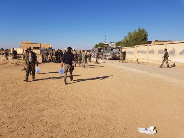 تعزيزات ثقيلة للجيش السوري نحو الحدود... والتركي وميليشياته يقطعون طريق (الرقة حلب) تعزيزات ثقيلة للجيش السوري نحو الحدود... والتركي وميليشياته يقطعون طريق (الرقة حلب) - سبوتنيك عربي