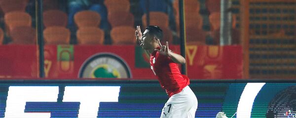 مصطفى محمد لاعب المنتخب الأوليمبى المصري يحتفل بهدف فريقه الأول أمام مالي، كأس الأمم الأفريقية تحت 23 سنة، 8 نوفمبر 2019 - سبوتنيك عربي