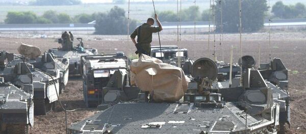 دبابات الجيش الاسرائيلي من قرب حدود مع قطاع غزة - سبوتنيك عربي