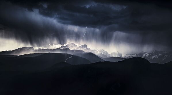 صورة بعنوان يوم عاصف، المصور السلوفيني أليس كريفيتش، الفائز في فئة المنظر الطبيعي من مسابقة مصور الطبيعة لعام 2019 - سبوتنيك عربي