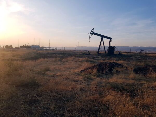 الجيش السوري يشرف على حقول نفطية كبرى وطرق القوافل الأمريكية - سبوتنيك عربي