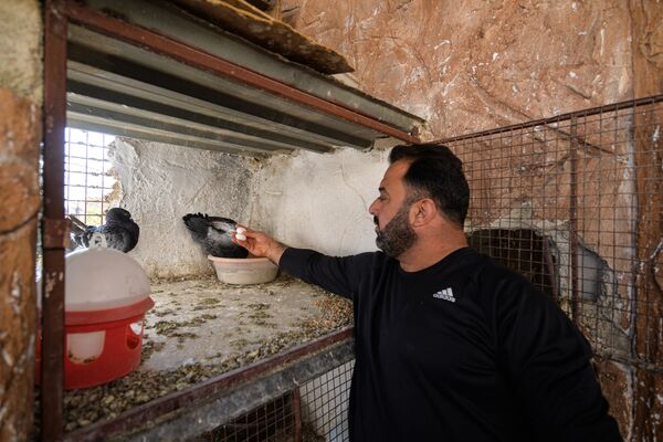 بالفيديو والصور... شاب سوري يحيل منزله حديقة لأندر الحيوانات المفترسة في العالم - سبوتنيك عربي
