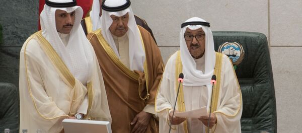 أمير الكويت الشيخ صباح الأحمد الصباح يقرأ خطابه الافتتاحي في بداية الجلسة العادية الرابعة للبرلمان التشريعي الخامس عشر في مدينة الكويت - سبوتنيك عربي