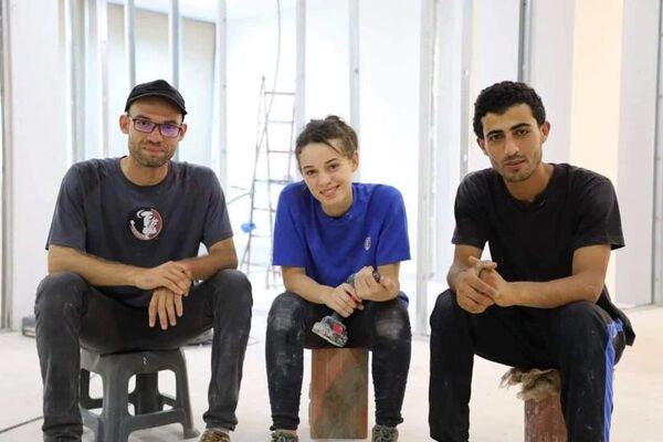 بالصور... تلميذة تونسية تخطف الأنظار بإتقانها مهنة شاقة كانت حكرا على الرجال - سبوتنيك عربي