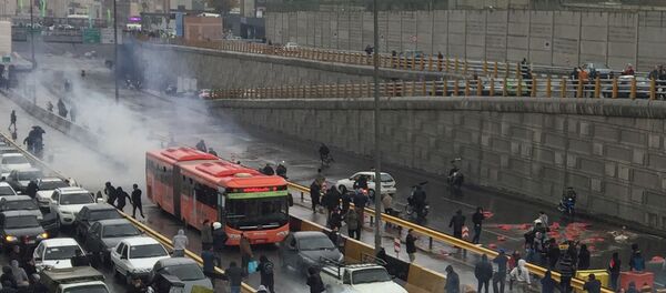 احتجاجات إيران ضد رفع اسعار الوقود في البلاد - سبوتنيك عربي