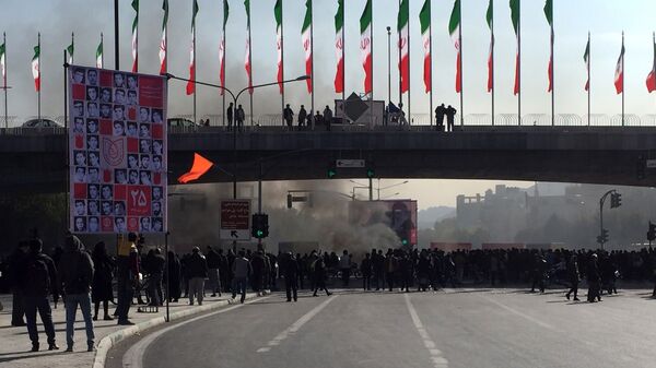 احتجاجات على رفع أسعار الوقود في  طهران، إيران 16 نوفمبر 2019 - سبوتنيك عربي