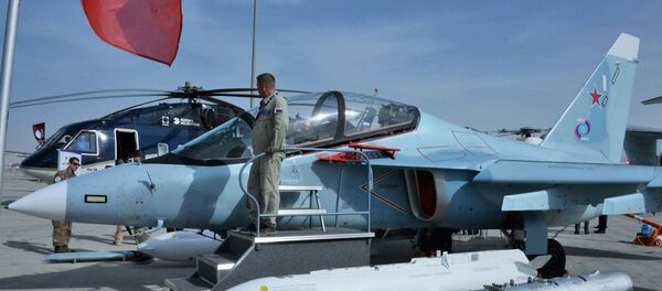 طائرة ياك-130 للتدريبات العسكرية في معرض دبي للطيران لعام 2019، 17 نوفمبر 2019 - سبوتنيك عربي