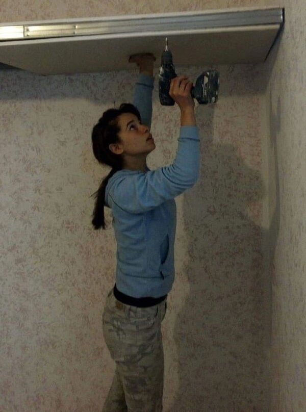 بالصور... تلميذة تونسية تخطف الأنظار بإتقانها مهنة شاقة كانت حكرا على الرجال - سبوتنيك عربي