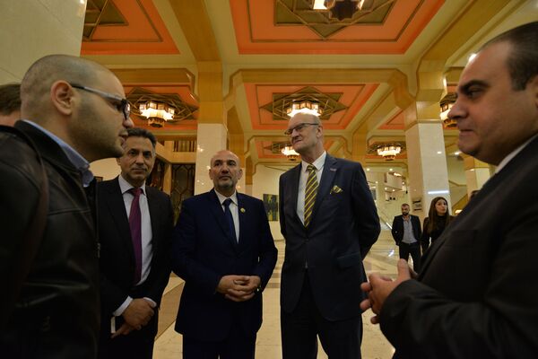 وفد ألماني يبحث بدمشق عودة المهجرين ورفع العقوبات: سوريا كألمانيا بعد الحرب (صور) وفد ألماني يبحث بدمشق عودة المهجرين ورفع العقوبات: سوريا كألمانيا بعد الحرب (صور) - سبوتنيك عربي