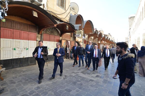 برلمانيون ألمان في دمشق القديمة: نصف مليار يورو منحة سويسرية لسوريا... صور وفيديو - سبوتنيك عربي