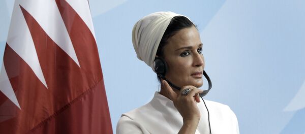 الشيخة موزة بنت ناصر أثناء مؤتمر صحفي مشترك مع المستشارة الألمانية أنغيلا ميركل الشيخة موزة بنت ناصر أثناء مؤتمر صحفي مشترك مع المستشارة الألمانية أنغيلا ميركل - سبوتنيك عربي