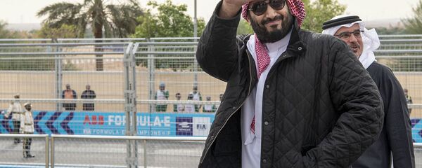 ولي العهد السعودي الأمير محمد بن سلمان خلال حضوره انطلاقة منافسات فورميلا إي في الدرعية - سبوتنيك عربي
